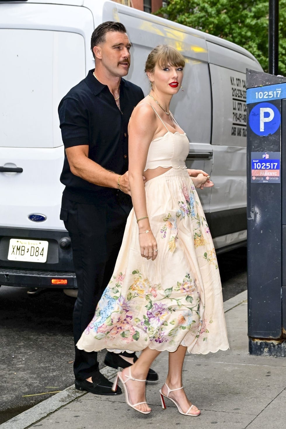 taylor swift and travis kelce arriving at electric lady studios