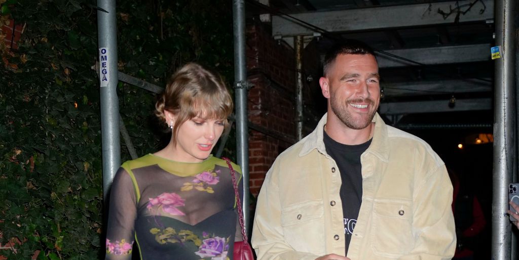 Photo of Taylor Swift trägt bei einem PDA-Date mit Travis Kelce ein hauchdünnes JPG-Oberteil