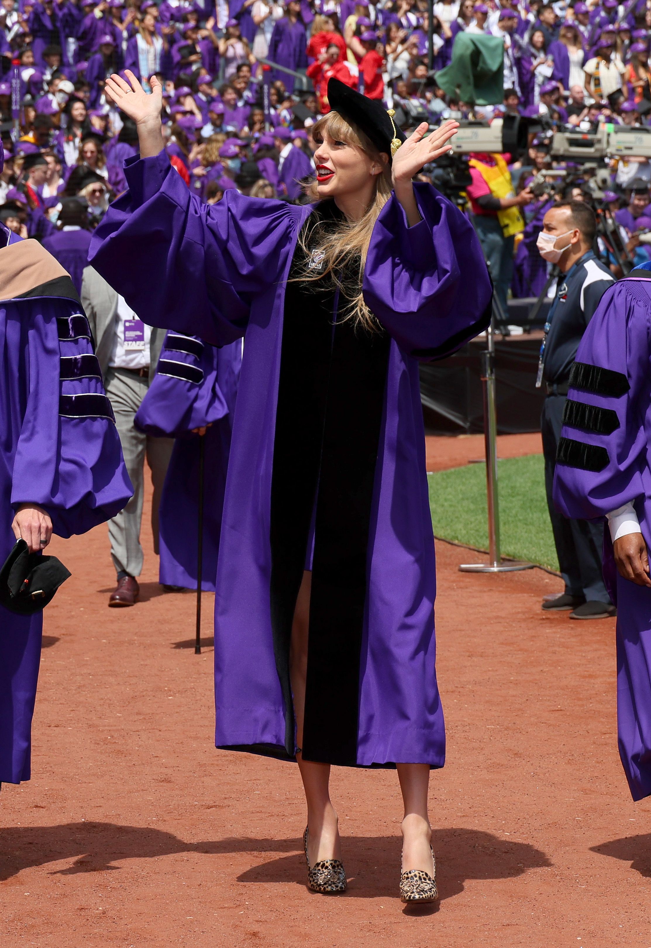 Taylor Swift Receives Honorary Doctorate Degree From NYU - Teacher Related
