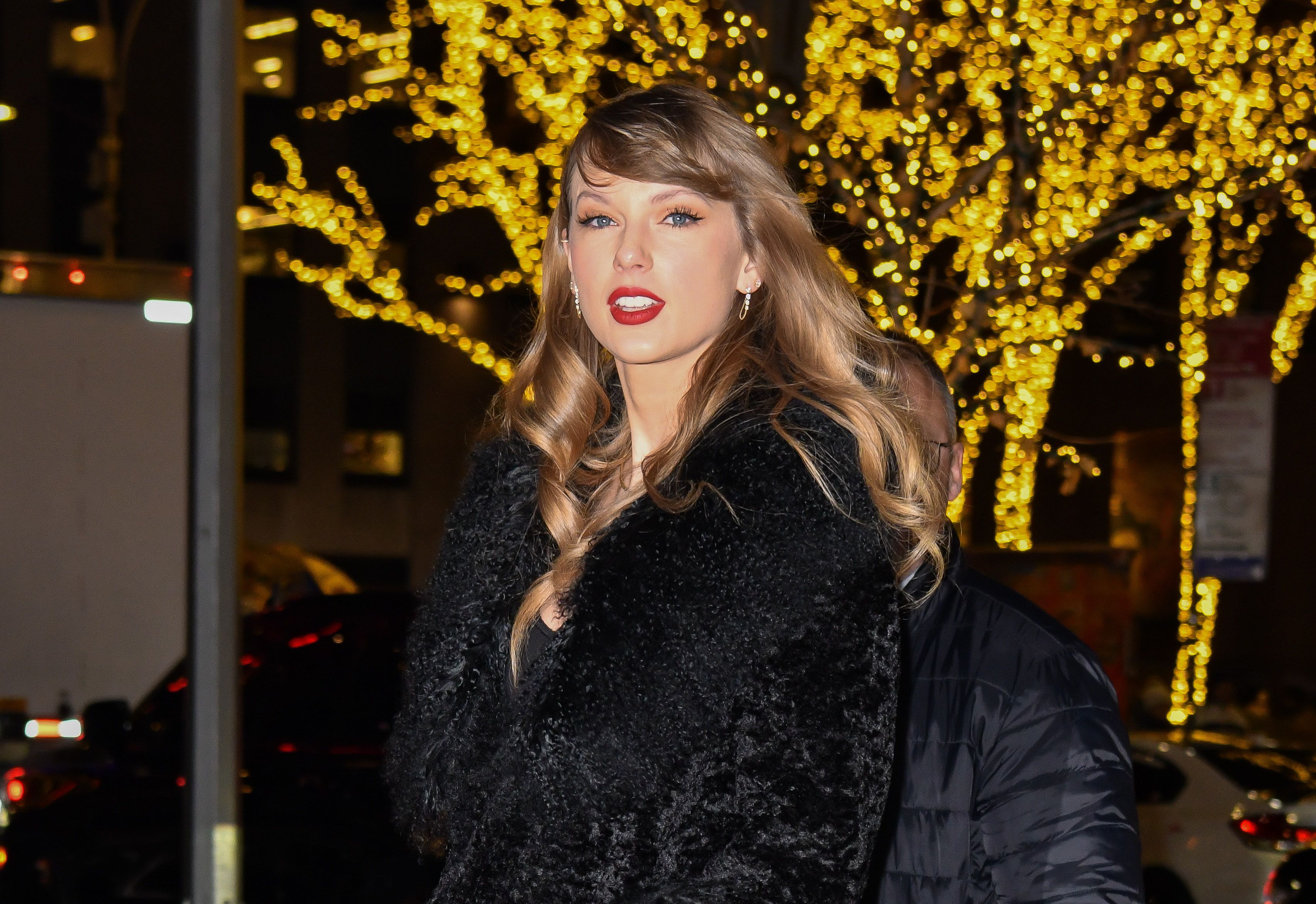 Taylor Swift Rocks Leggings, 'Take Me To Paris' Sweatshirt