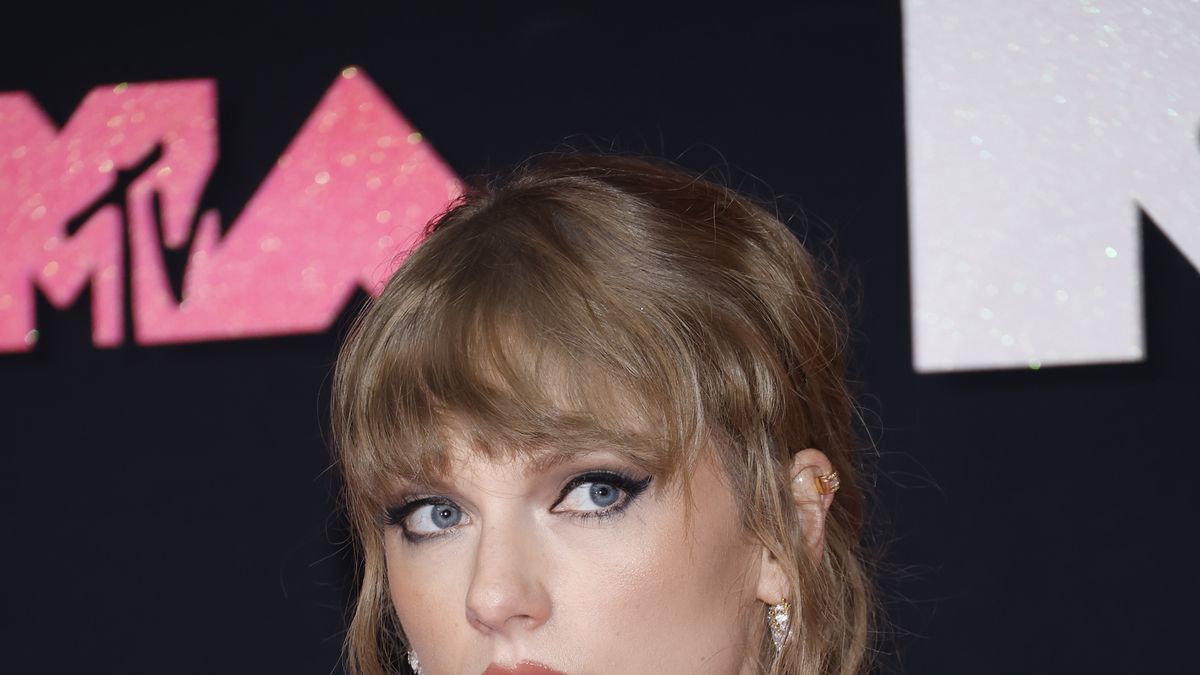 Taylor Swift Attends The 2023 Mtv Video Music Awards At News Photo 1696001455 ?crop=1xw 0.38003xh;center,top&resize=1200 *