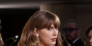 taylor swift at the 81st annual golden globe awards