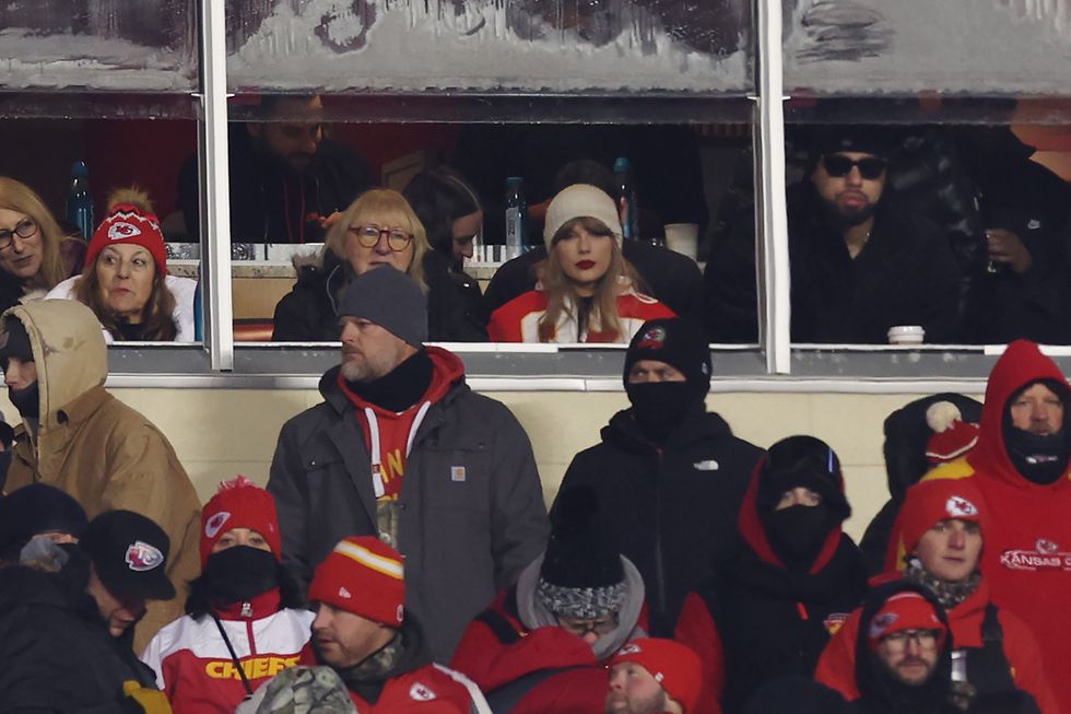 donna kelce and taylor swift at the afc wild card playoffs miami dolphins v kansas city chiefs game
