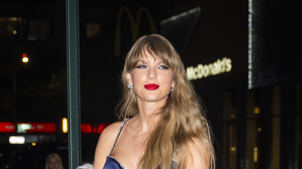 Taylor Swift Fans Are Playing Their 'Red' Vinyl Too Slowly: It