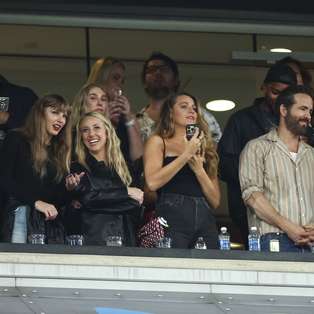 Taylor Swift arrives at NFL game to watch her reported boyfriend