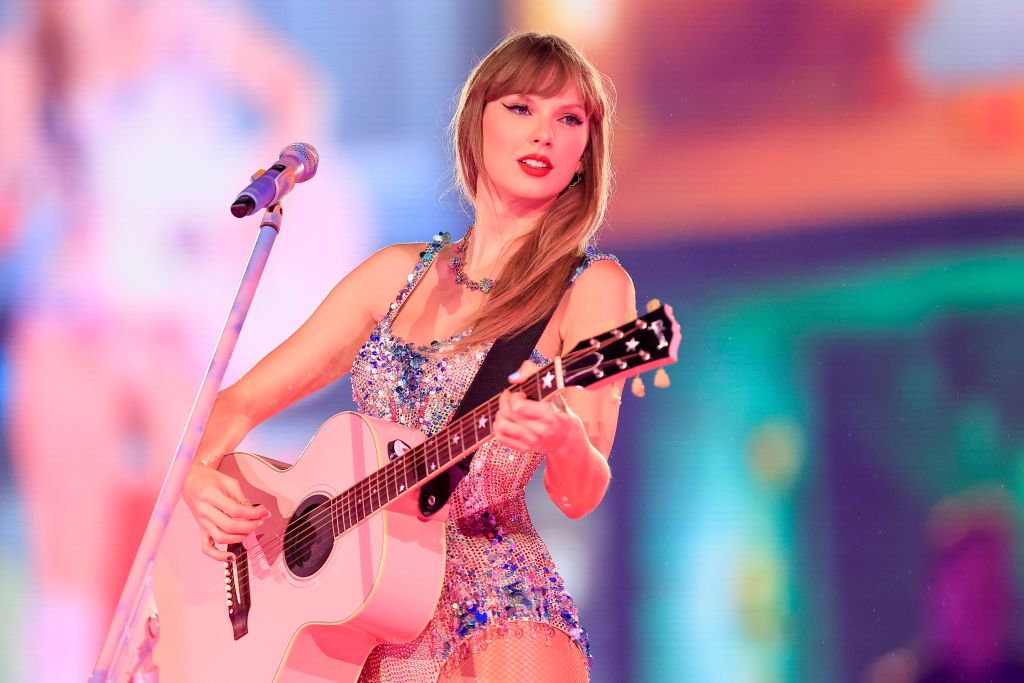 https://hips.hearstapps.com/hmg-prod/images/taylor-swift-cause-of-death-fan-revealed-658d5410ea60a.jpg