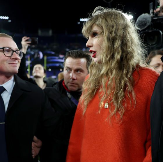 Shop Taylor Swift's Exact Kansas City Chiefs Pendant Necklace for Under $45