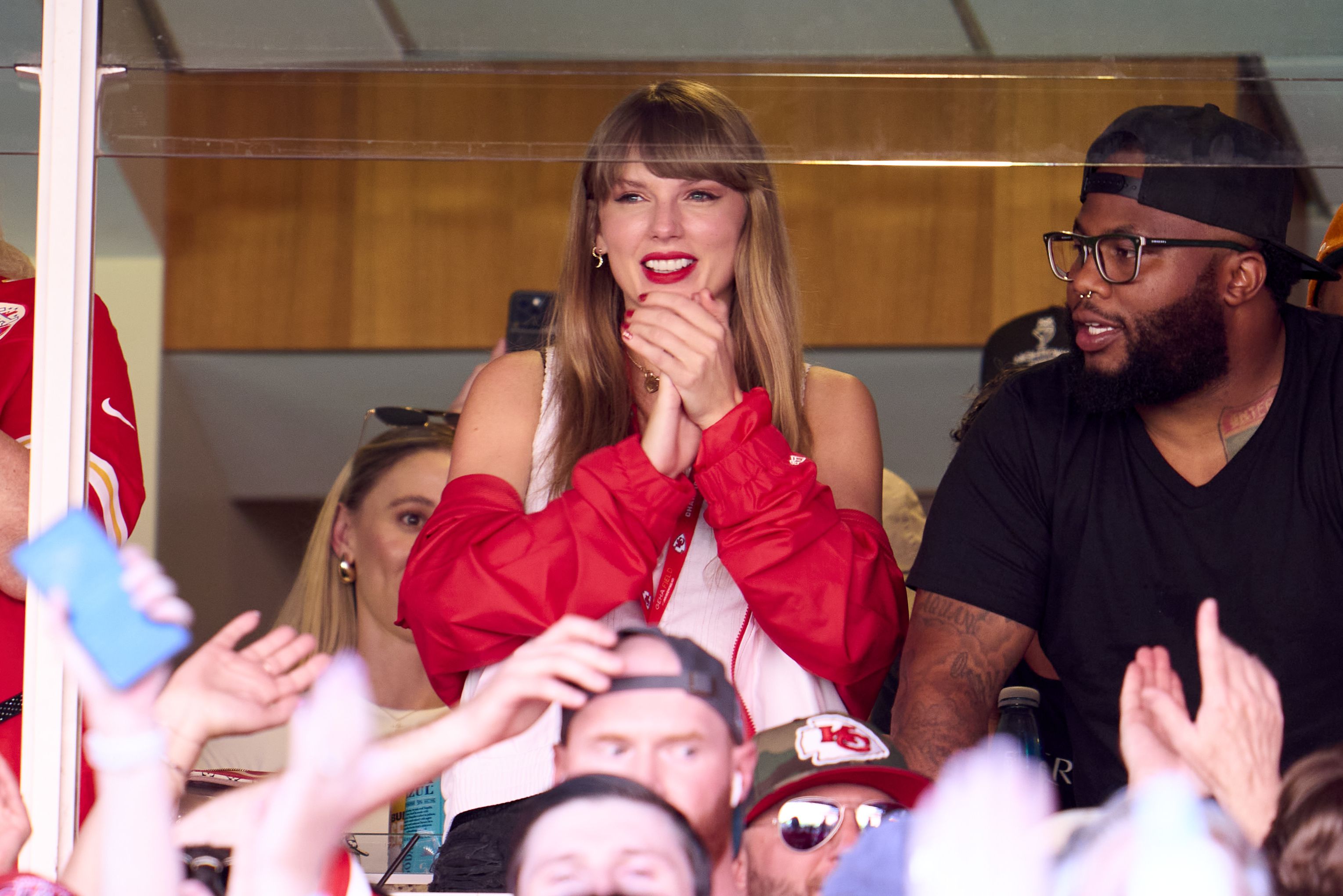 Pics of Taylor at the Chiefs game today! : r/TaylorSwift