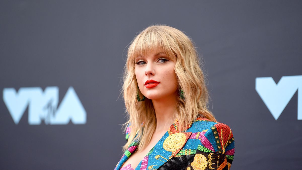 preview for Taylor Swift TEASES Haunting New Song ‘Carolina’
