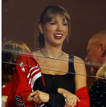 taylor swift in chiefs outfits