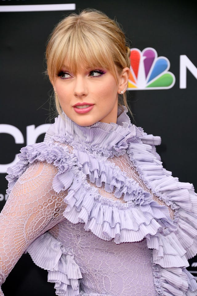 Taylor Swift Purple Dress at the Billboard Music Awards 2019