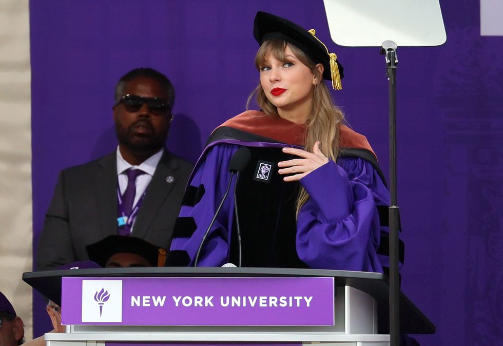 taylor swift delivers new york university 2022 commencement address