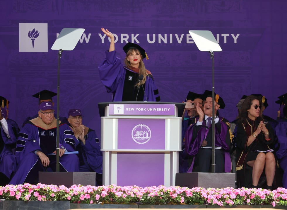 taylor swift delivers new york university 2022 commencement address