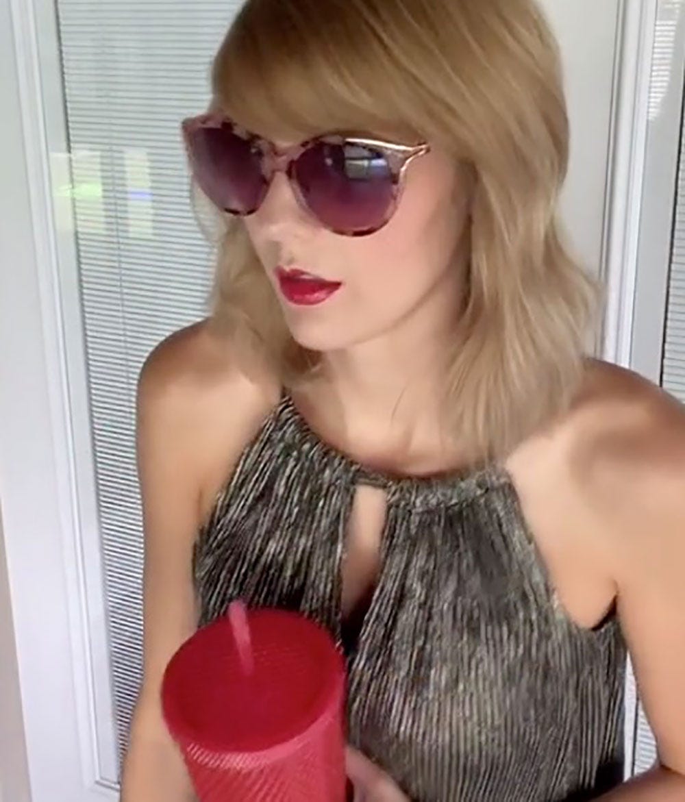 Taylor Swifts Doppelgänger Is A Nurse Going Viral On Tiktok 