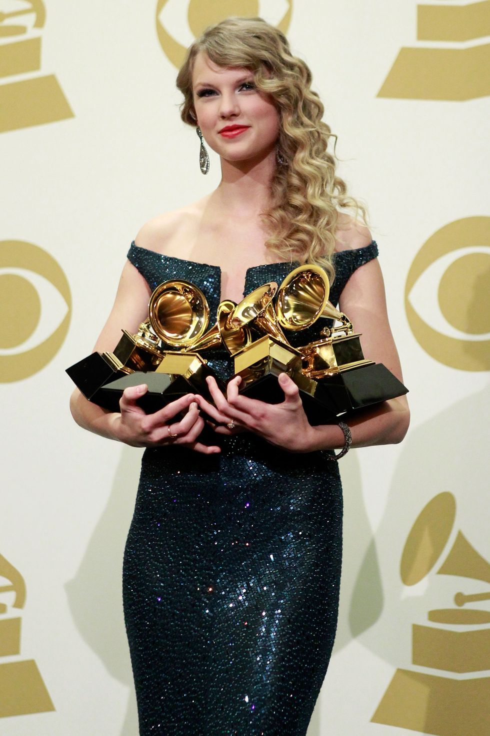 musician taylor swift poses in the press room at the 52nd annual grammy awards held at staples center on january 31, 2010 in los angeles, california photo by michael tranfilmmagic