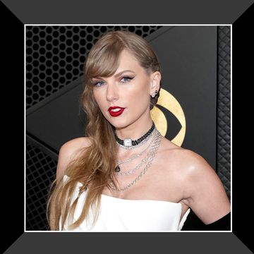 taylor swift wearing layered necklaces with watch choker