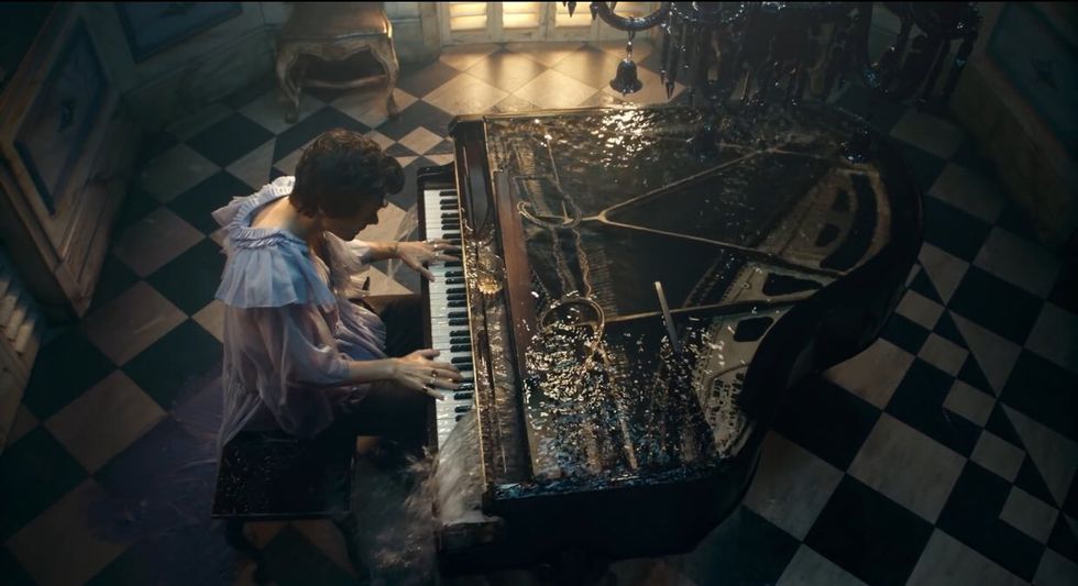 fans say taylor swift's new music video is very similar to harry styles's 'falling' video