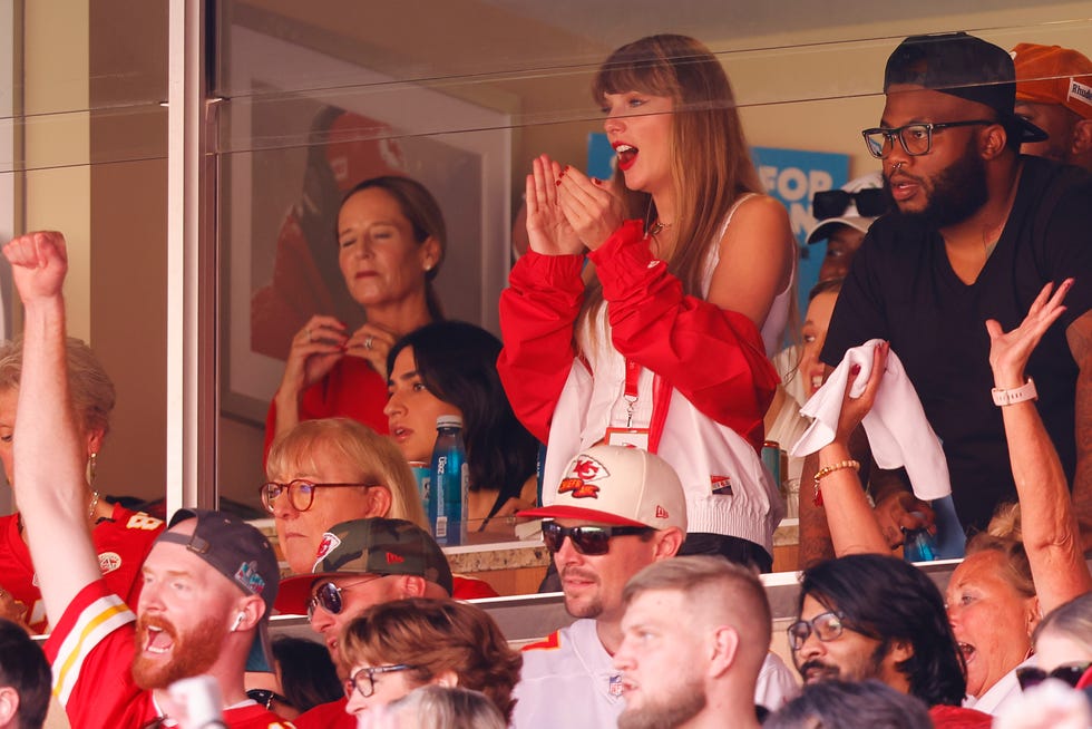 Taylor Swift Clarifies Travis Kelce Dating Timeline: By the Time I Went to  That First Game, We Were a Couple