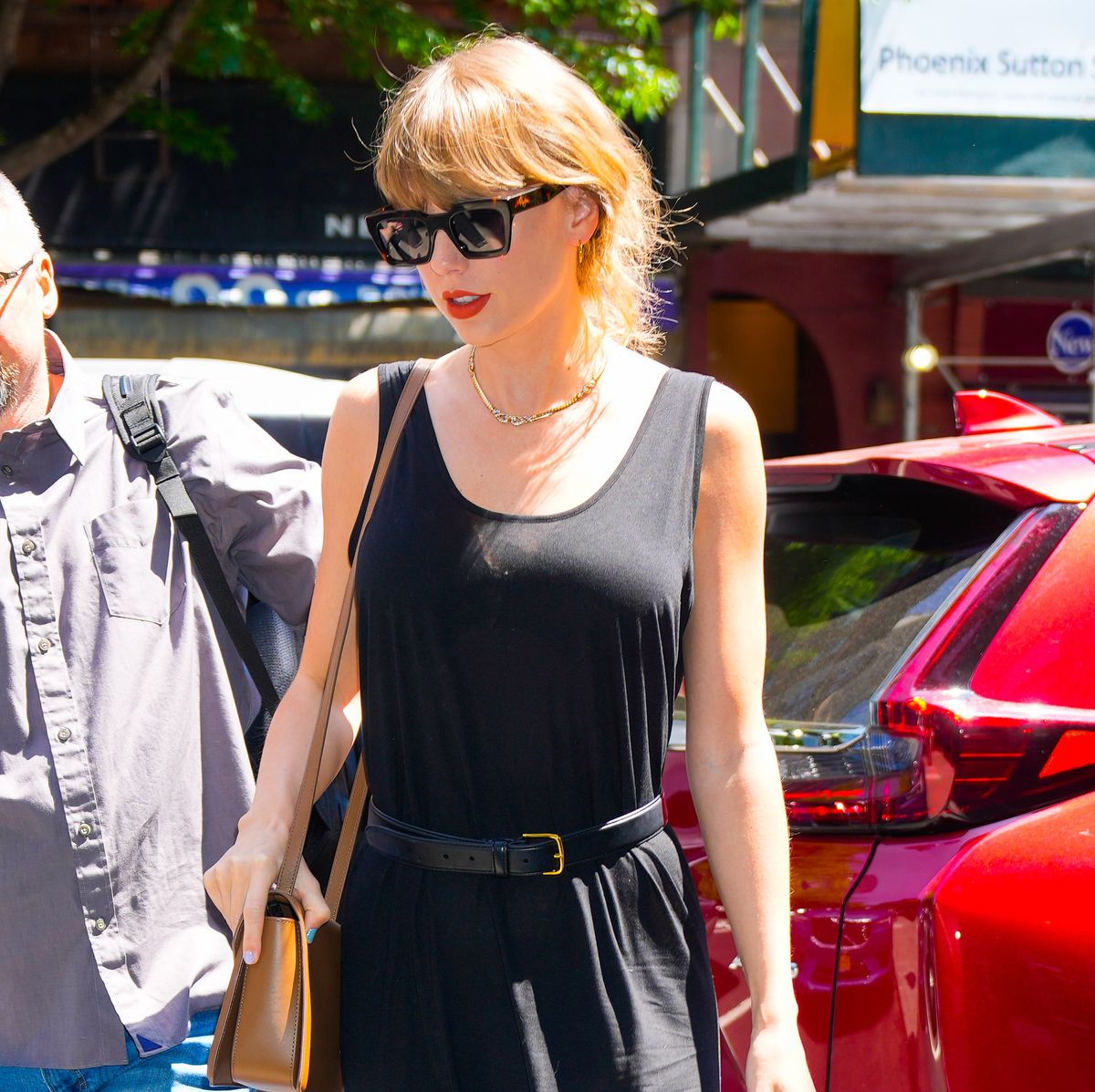 Taylor Swift: Singer Steps Out In Black Bra In New York City