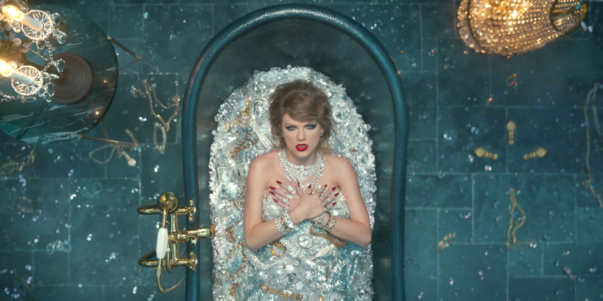 Taylor Swift Reportedly Bathed in $10 Million of Diamonds