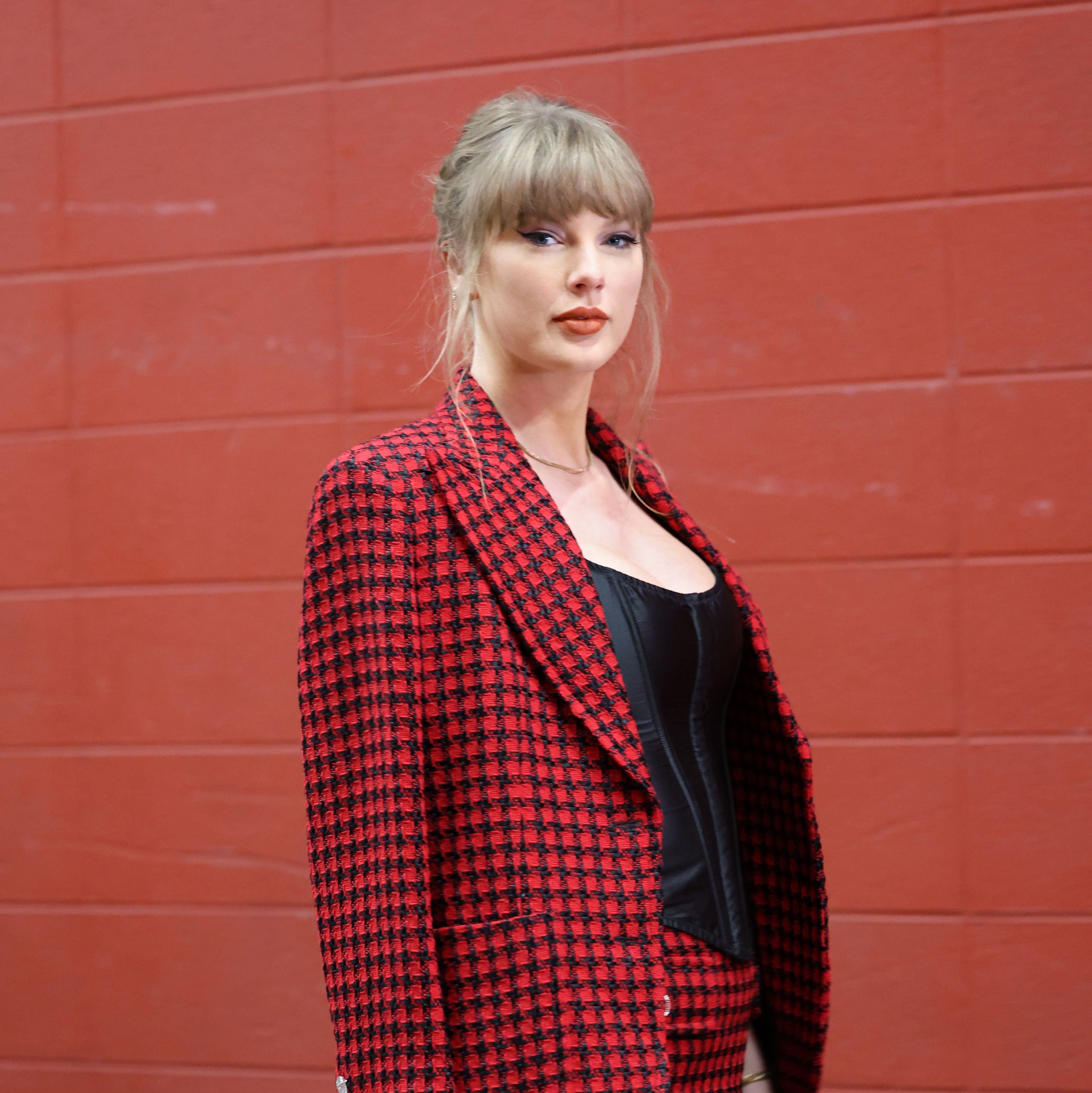 Here's How Taylor Swift Is Handling the Extremely Scary Situation With Her Stalker