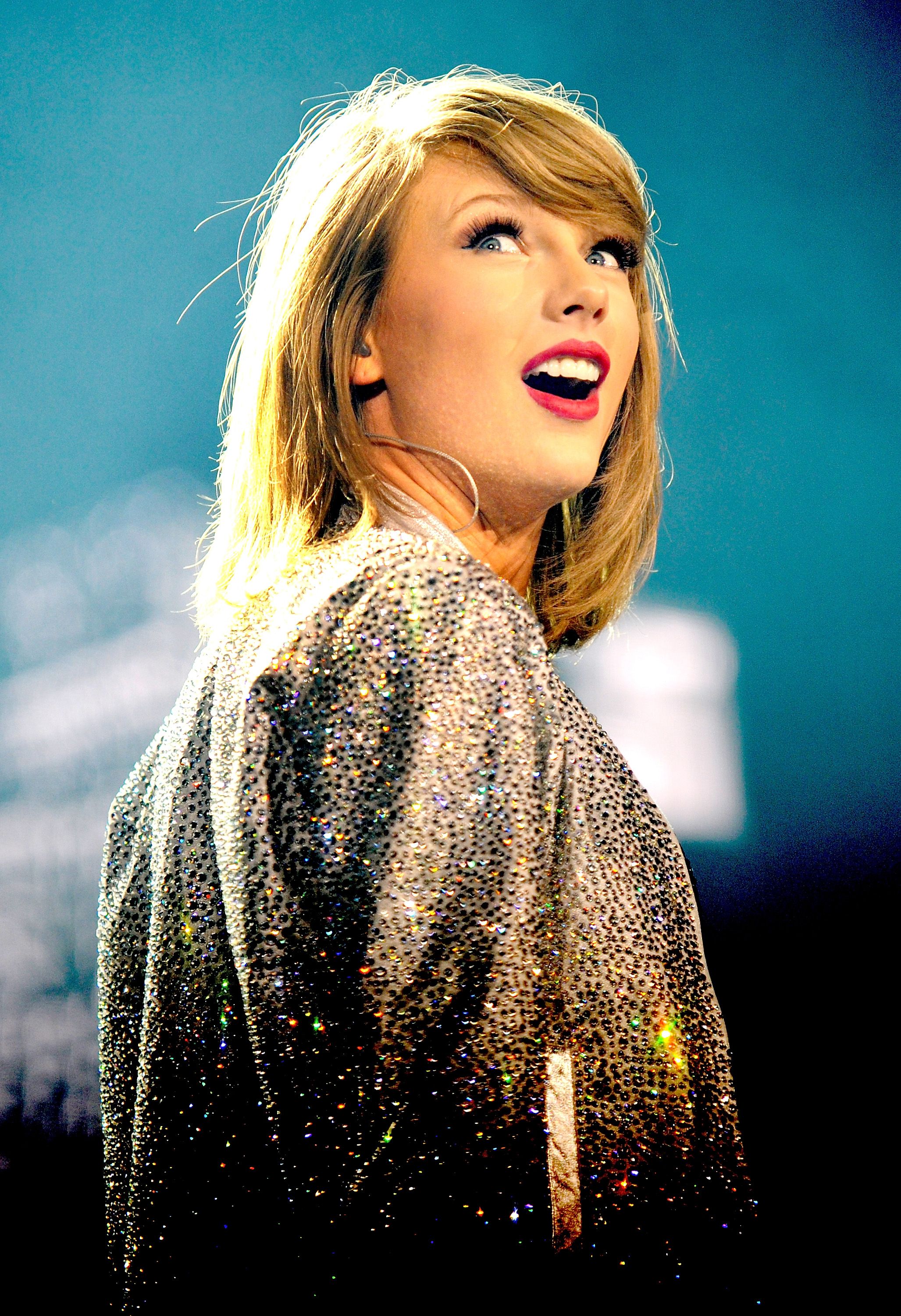 テイラー・スウィフト Taylor Swift/の美しく振り向く写真