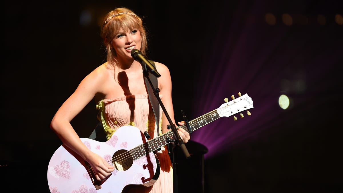 preview for Highlights from Taylor Swift's Mom's Touching ACMS Speech