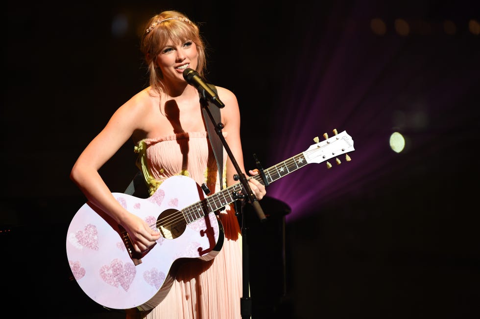 テイラー・スウィフト、新版『Fearless』のリリースを発表