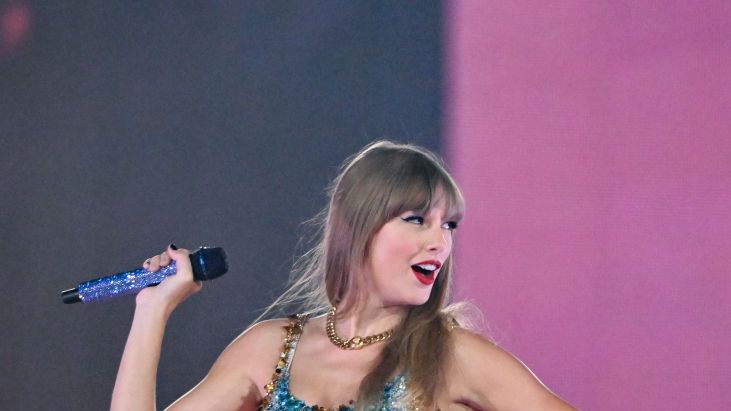 https://hips.hearstapps.com/hmg-prod/images/taylor-swift-performs-onstage-at-the-taylor-swift-the-news-photo-1696522981.jpg?crop=1xw:0.40155xh;center,top