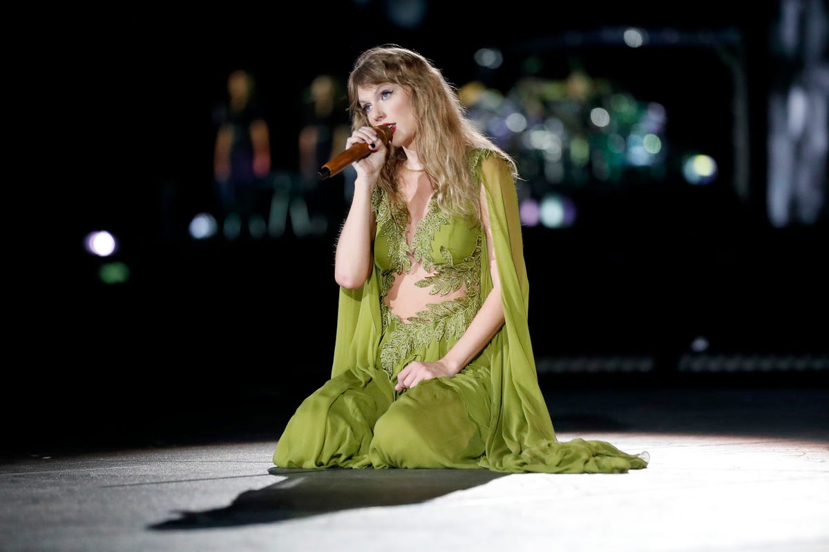 Soooooo Taylor Swift Alluded to Her Joe Alwyn Breakup During Her First Night Back on Tour