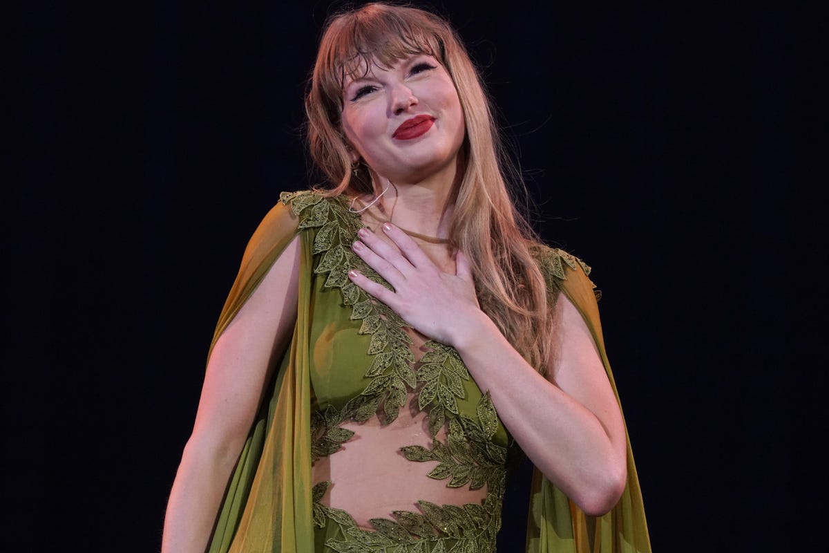 Imagem de conteúdo da notícia "TAYLOR SWIFT ENCERRA DISPUTA SOBRE SEUS PRIMEIROS ÁLBUNS" #4