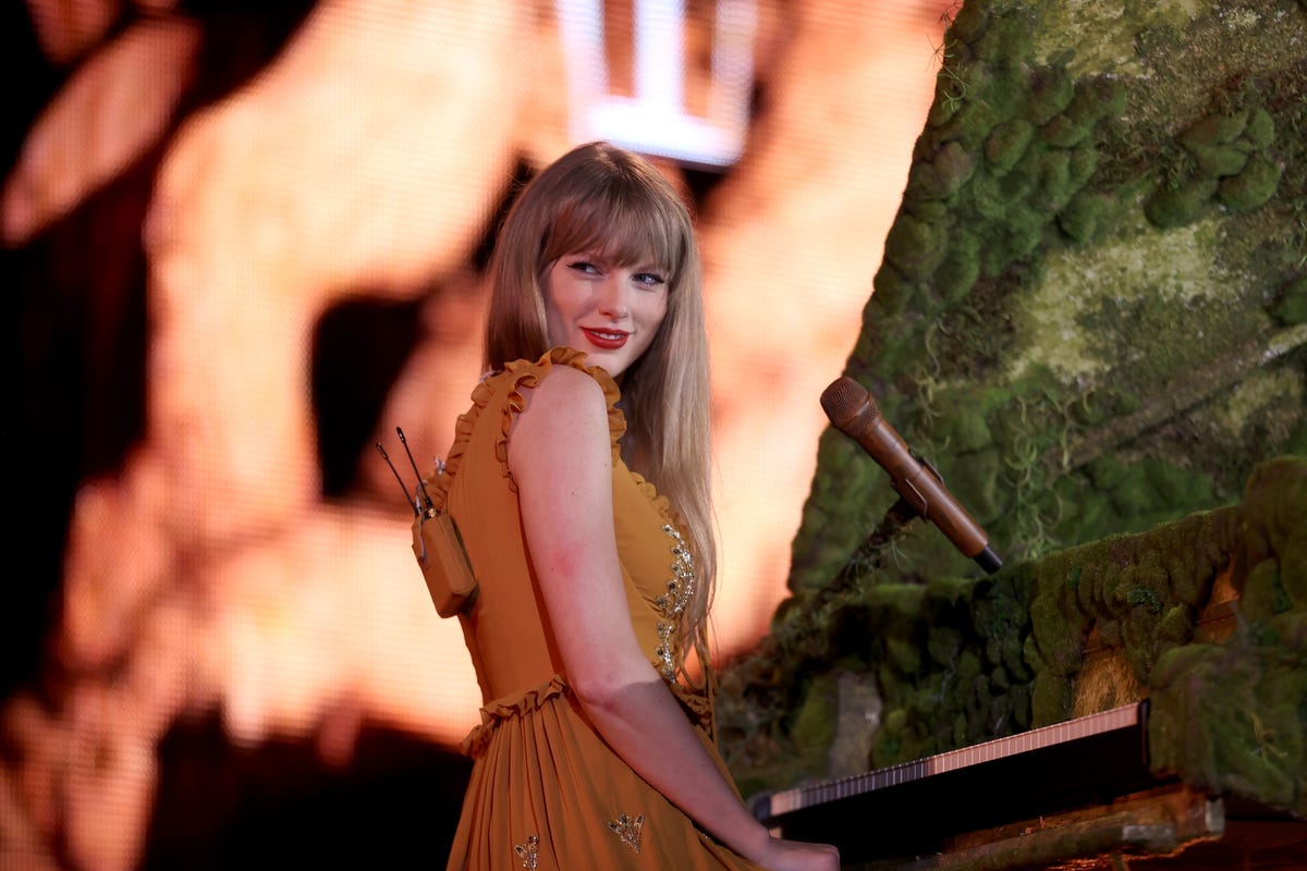 A ‘Page Six’ Source Says Taylor Swift Is “100% Single” Amid Speculation She’s Seeing Someone “Older”