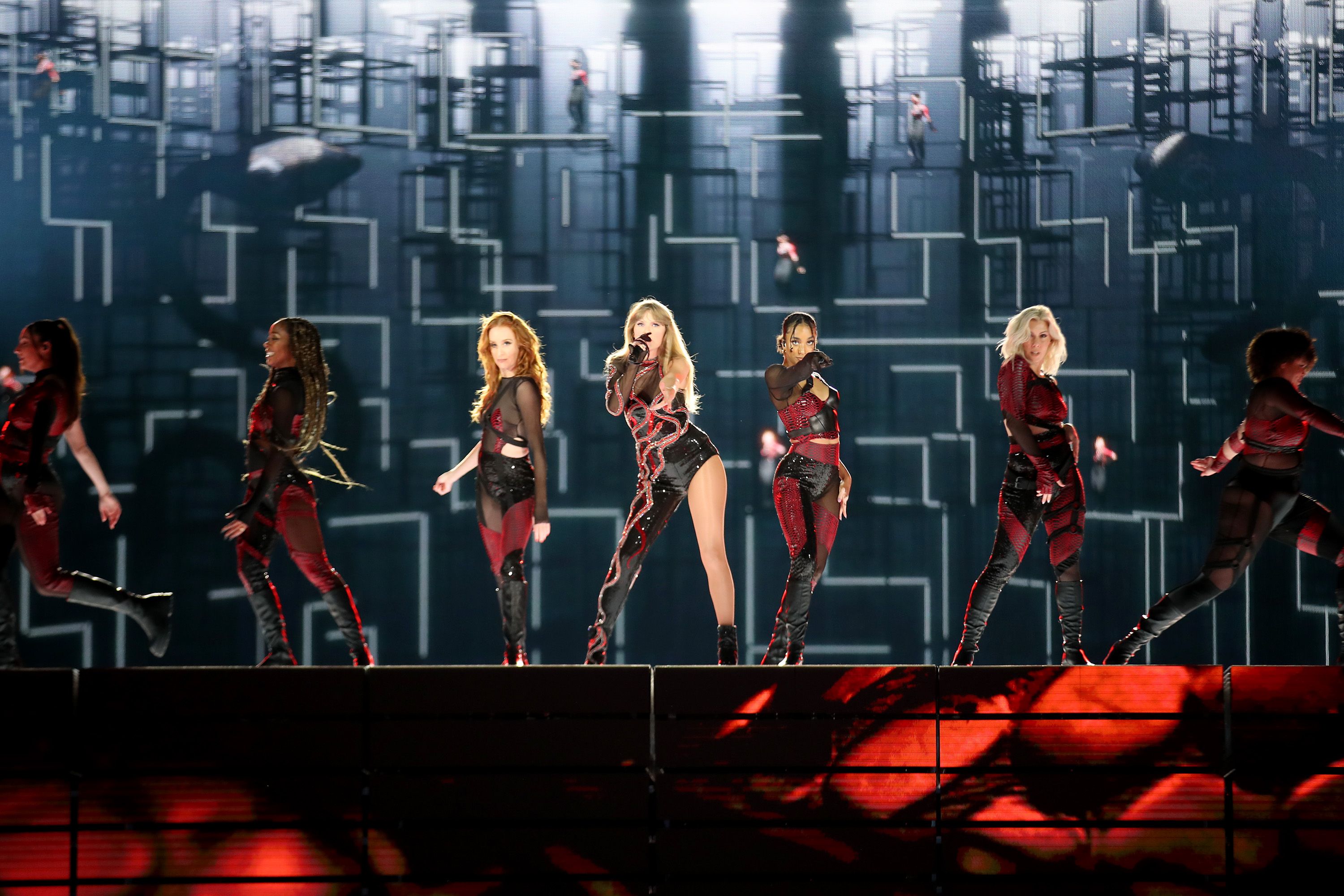 Taylor Swift is expected to perform in the 2023 Super Bowl halftime show. W  or L?