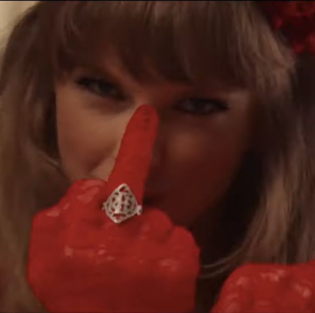 taylor swift red gloves ring