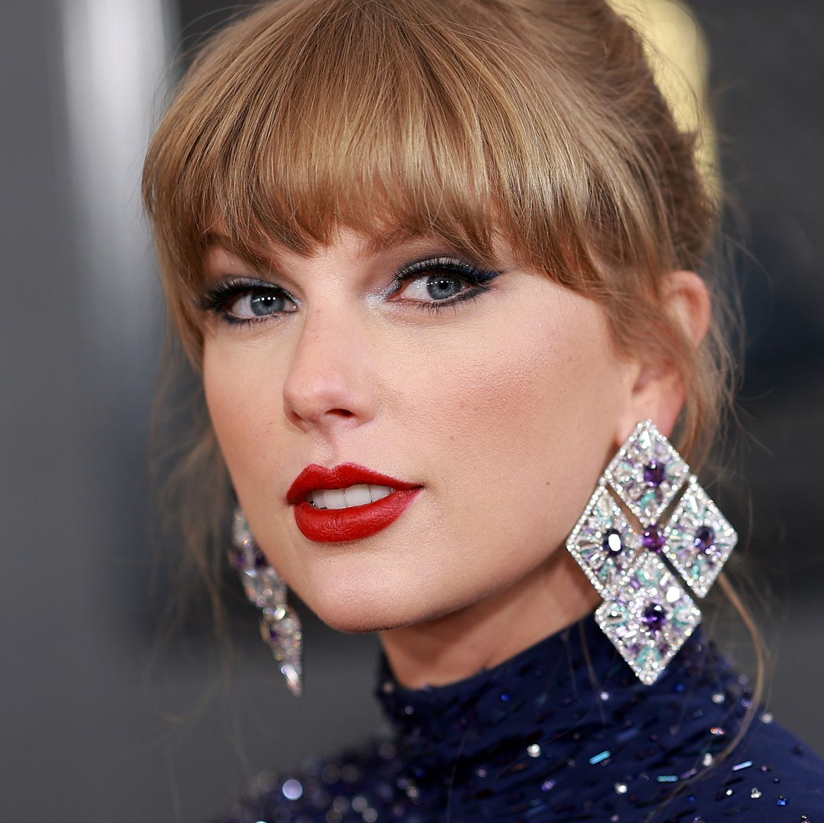 Red Lipstick Does Taylor Swift Wear
