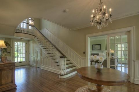 an interior shot of taylor swift’s childhood home in reading, pennsylvania, as seen in the 2013 listing