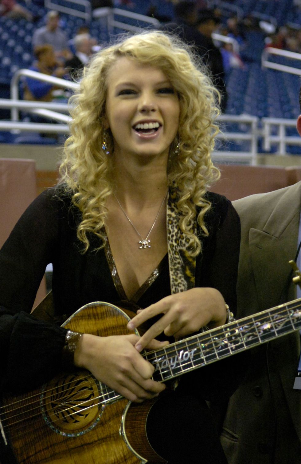 taylor swift performs at miami dolphins vs detroit lions november 23, 2006