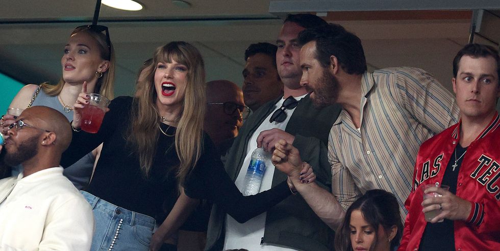 east rutherford, new jersey october 01 l r singer taylor swift and actor ryan reynolds talk prior to the game between the kansas city chiefs and the new york jets at metlife stadium on october 01, 2023 in east rutherford, new jersey photo by elsagetty images