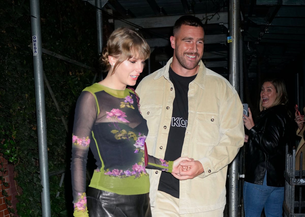 Taylor Swift And Travis Kelce Dating 2023 Xmas Gift For Couple