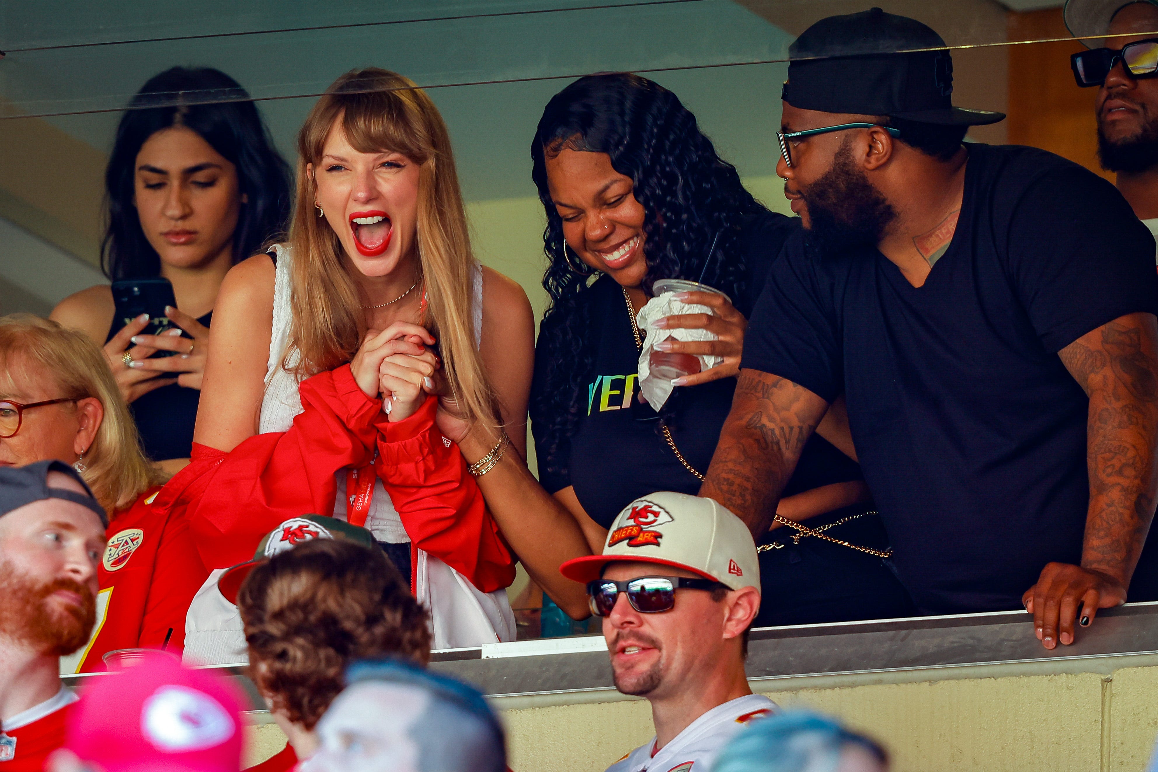 Taylor Swift Reportedly Got Everyone In A Restaurant To Leave So She Could Dine With Travis Kelce