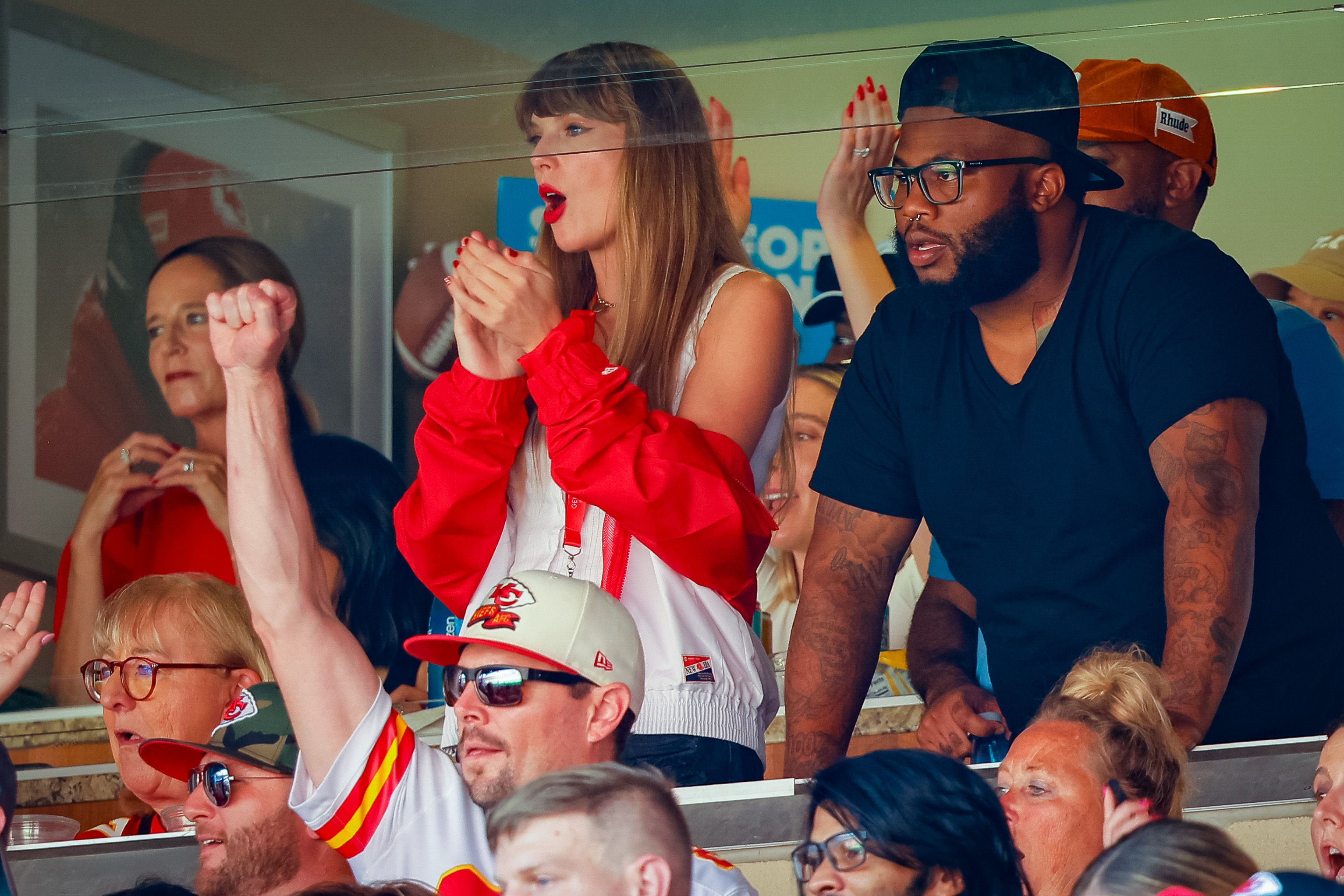 Jets/Chiefs Tickets Skyrocket Amid News Taylor Swift Will Attend – OutKick