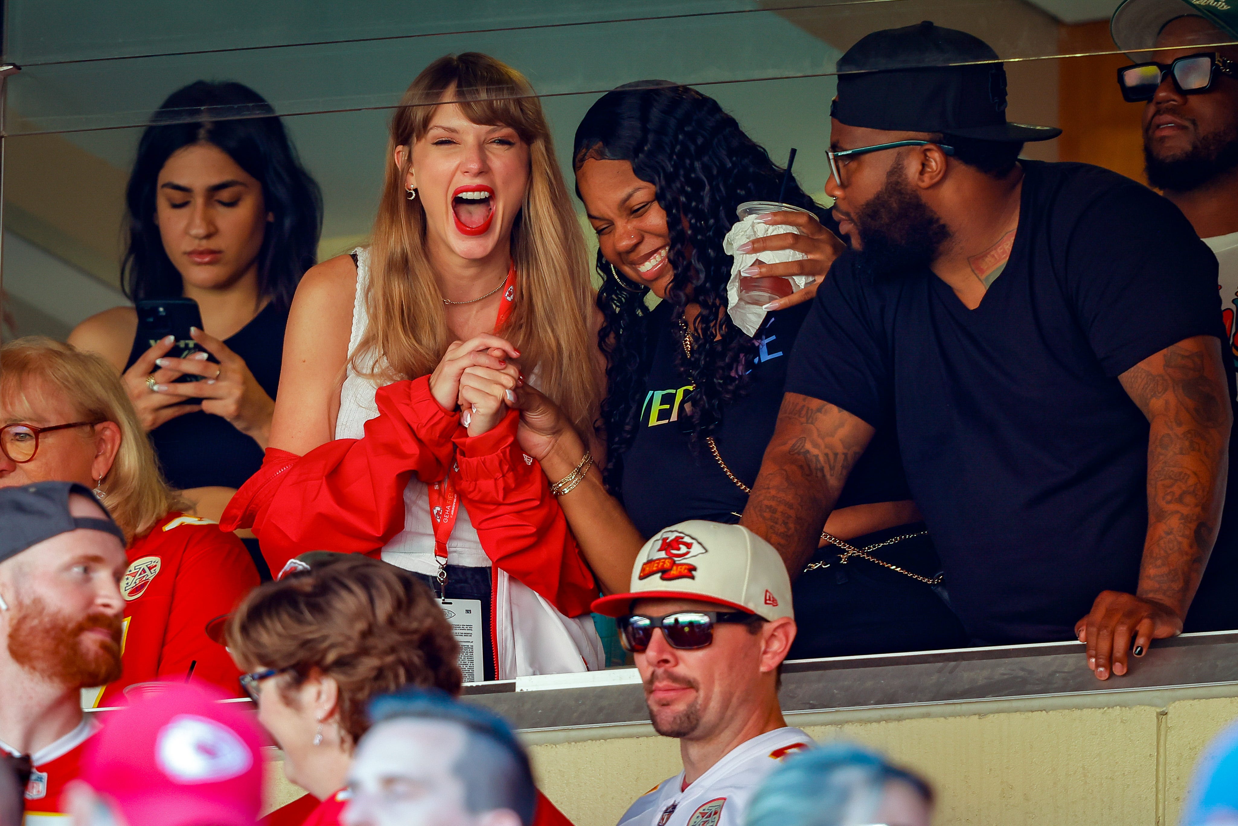 Cancel Your Plans: Taylor Swift Is Expected at the Chiefs Game on Sunday