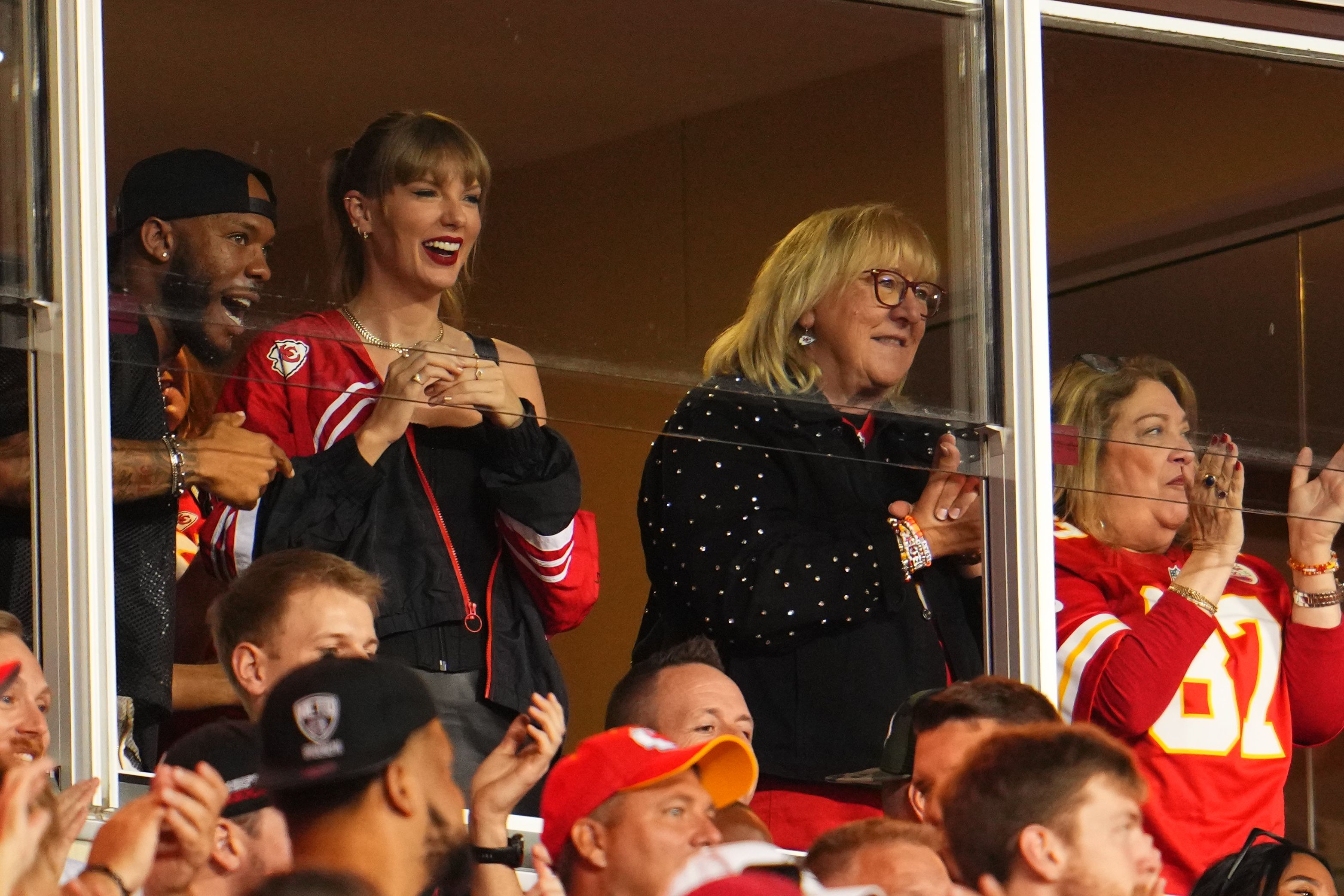 Buy Taylor Swift's Outfit from Chiefs Game: Shopping Links for Shoes,  Shirt, Jacket, & Shorts!: Photo 4971648, Extended, Shopping, Taylor Swift  Photos