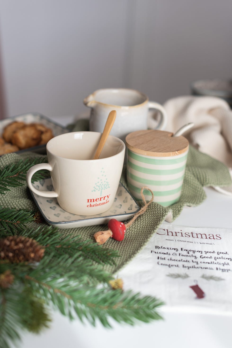 Taza con mensaje y dibujo navideño