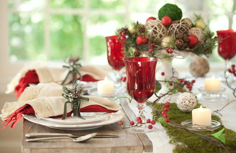 Christmas Cloth Dinner Napkins - Ornaments & Ribbons - Xmas Holiday Table  Decor