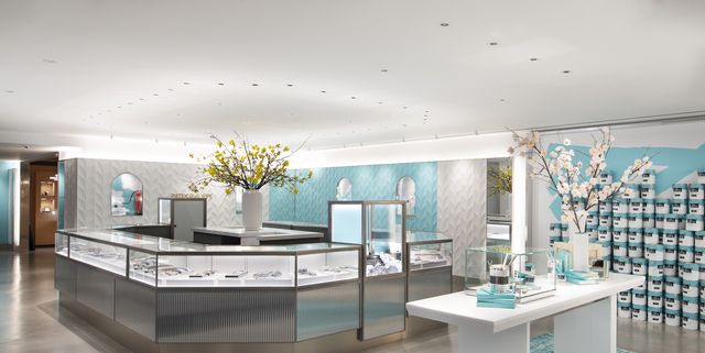 Tiffany & Co.'s Fifth Avenue Store Reopening Set – Visual Merchandising and  Store Design