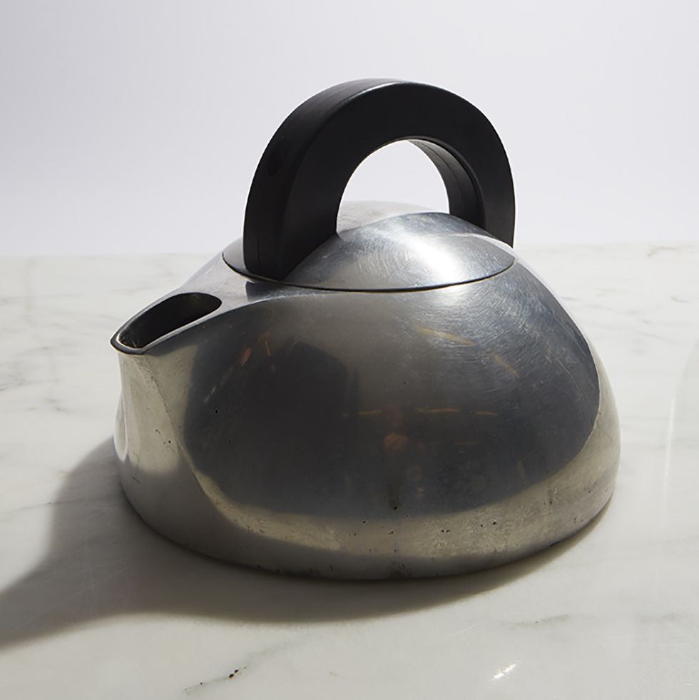Kettle, Lid, Teapot, Stovetop kettle, Cookware and bakeware, Small appliance, Tableware, Home appliance, Serveware, Metal, 