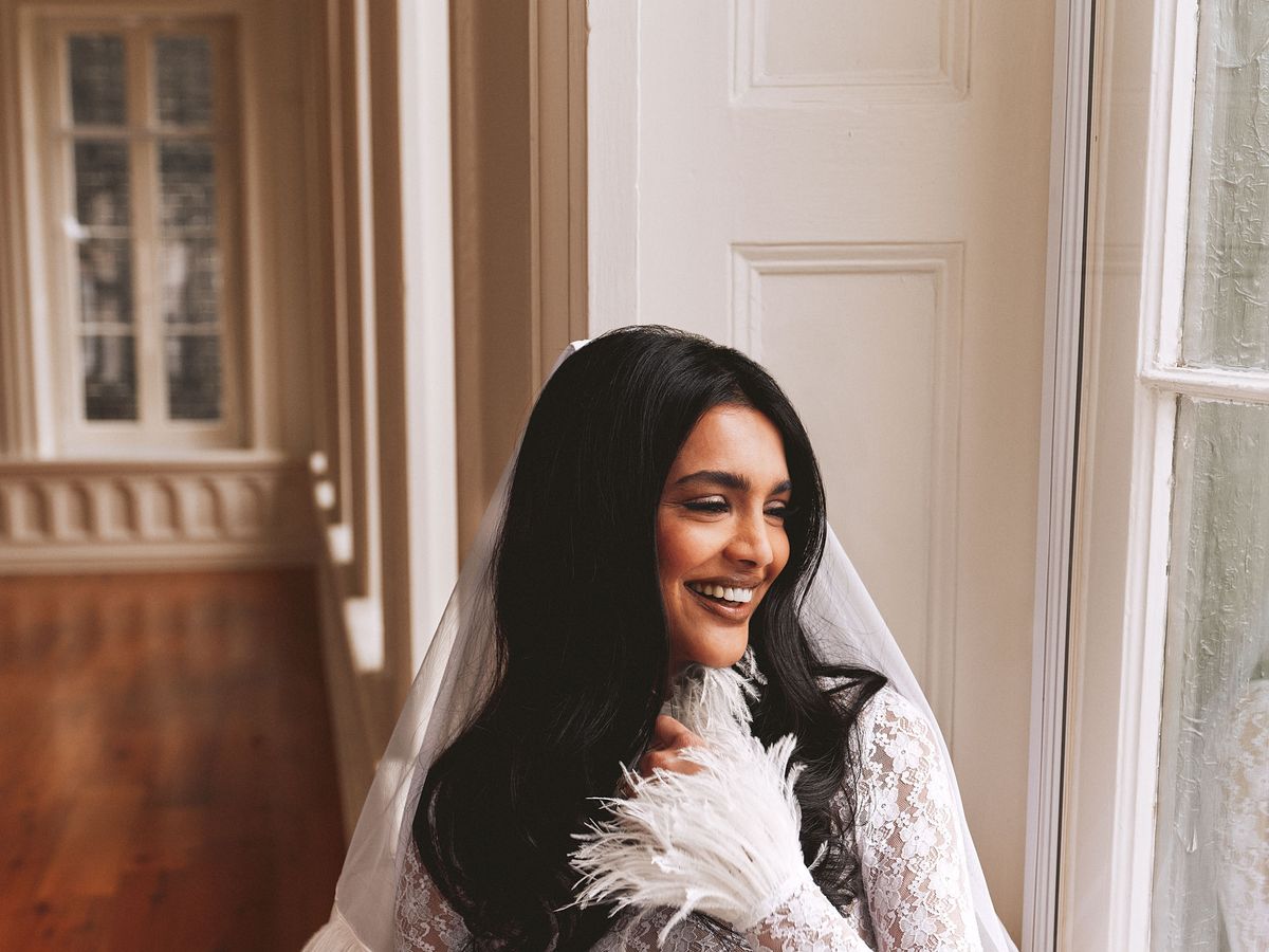 Wedding Veils Are Back! Monvieve's Designer Explains How to Pull Off the  Look