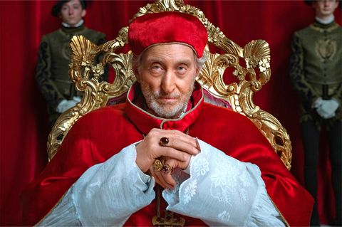 charles dance as pope clement in the serpent queen