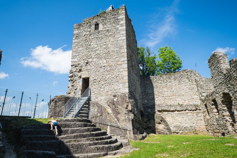 De enige nog overeindstaande toren van Kasteel Ruttenstein